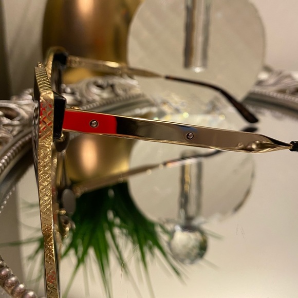 Bottega Veneta Sunglasses 😎 - Picture 9 of 10